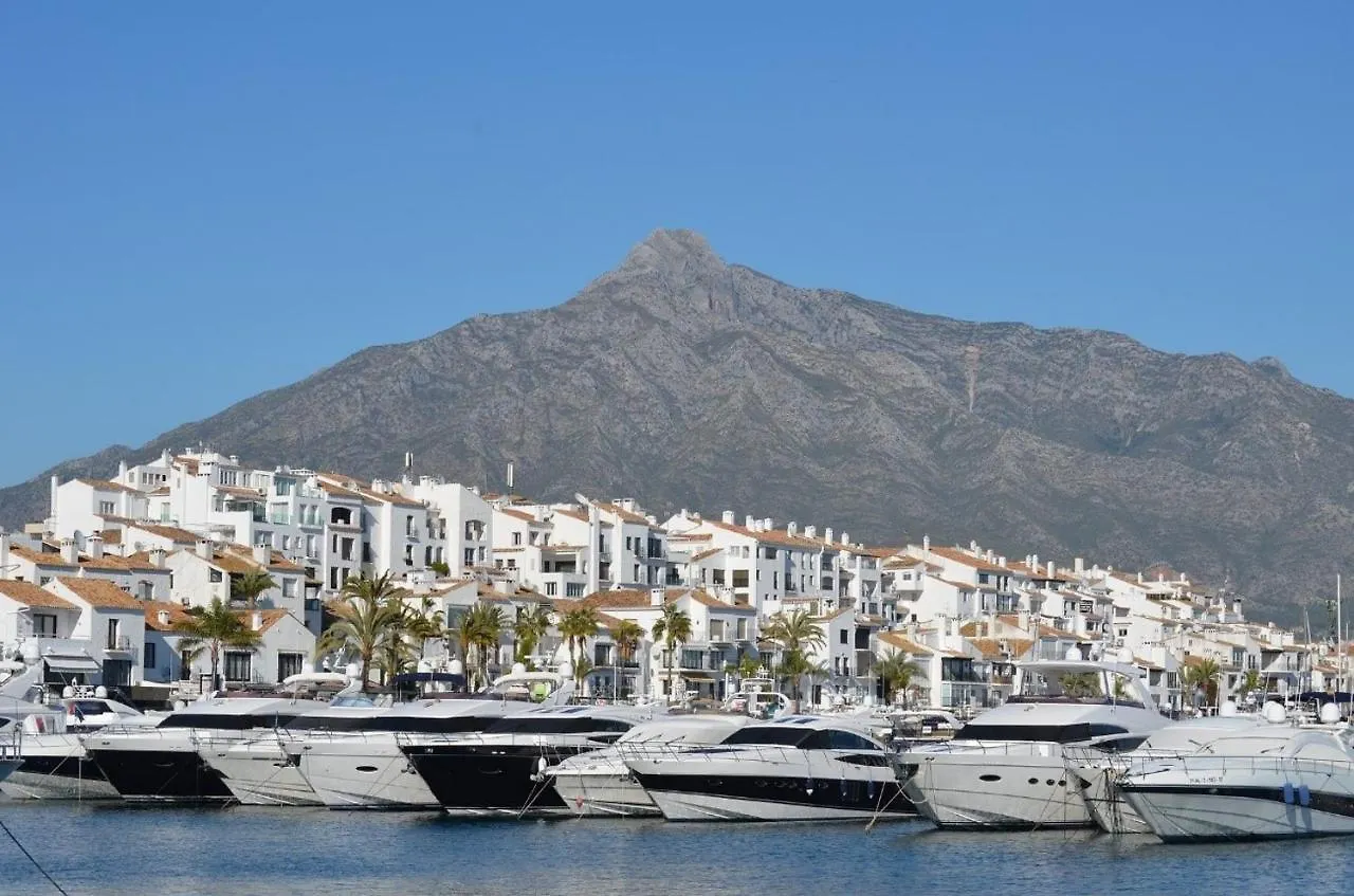 Modern Apartment - 2 Bedrooms, Beachside - Puerto Banus Marbella 0*,