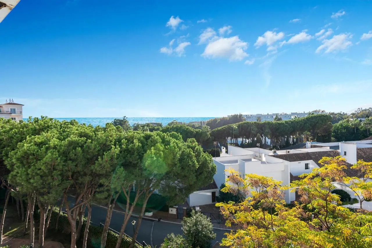 Modern Apartment - 2 Bedrooms, Beachside - Puerto Banus Marbella