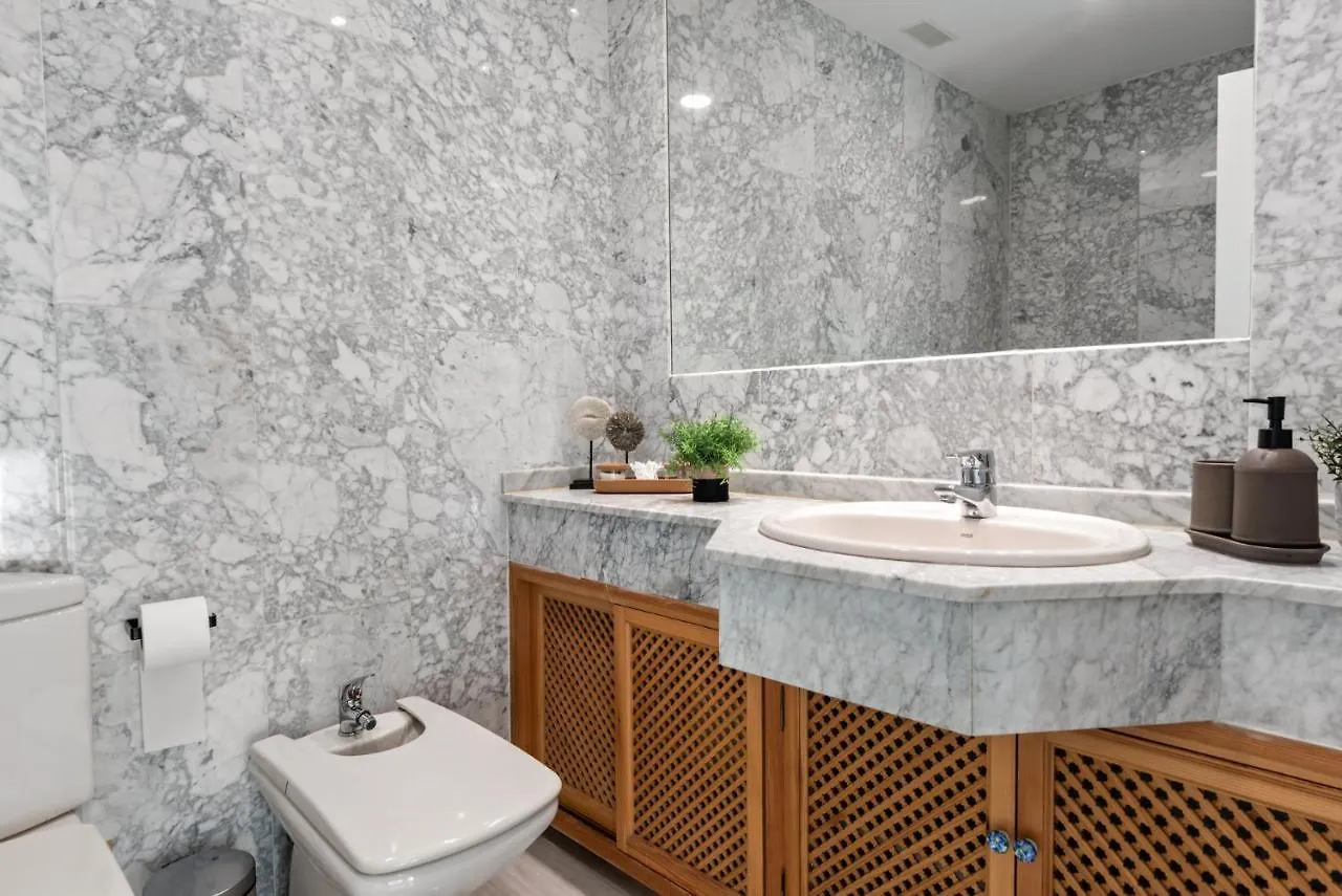 Modern Apartment - 2 Bedrooms, Beachside - Puerto Banus Marbella