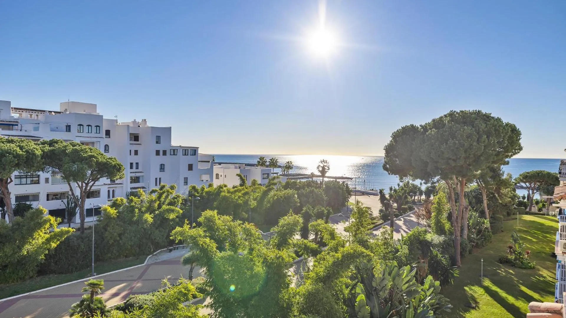 Modern Apartment - 2 Bedrooms, Beachside - Puerto Banus Marbella Spain