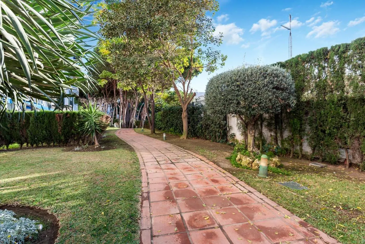 Modern Apartment - 2 Bedrooms, Beachside - Puerto Banus Marbella Spain